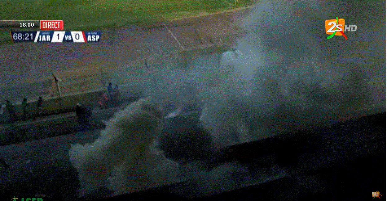 Ligue 1: Jaraaf vs AS Pikine interrompu par des jets de pierres, des gaz lacrymogènes tirés (Vidéo)