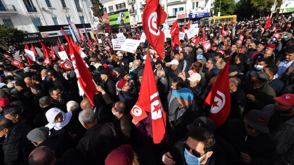 Des milliers de Tunisiens dans la rue contre le Président Saïed sur fond de crise économique
