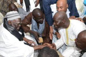 Magal de Porokhane : Barth reçu par Serigne Mountakha et Serigne Moussa Nawél…(photos)