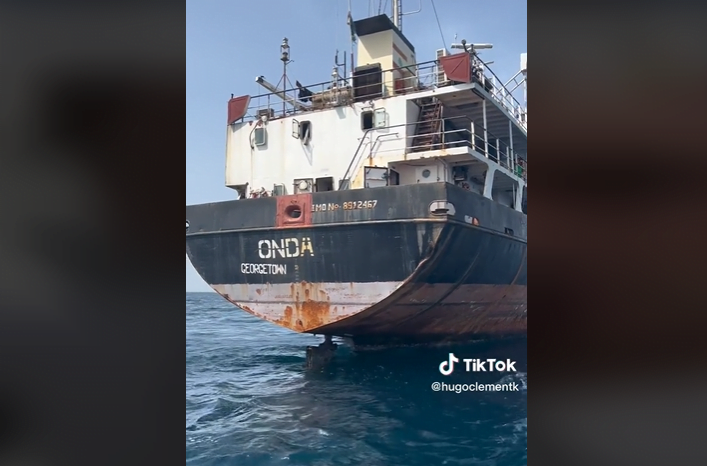 Un bateau abandonné avec son équipage depuis un an au large du Sénégal, l’État refuse de l’accueillir (Vidéo)