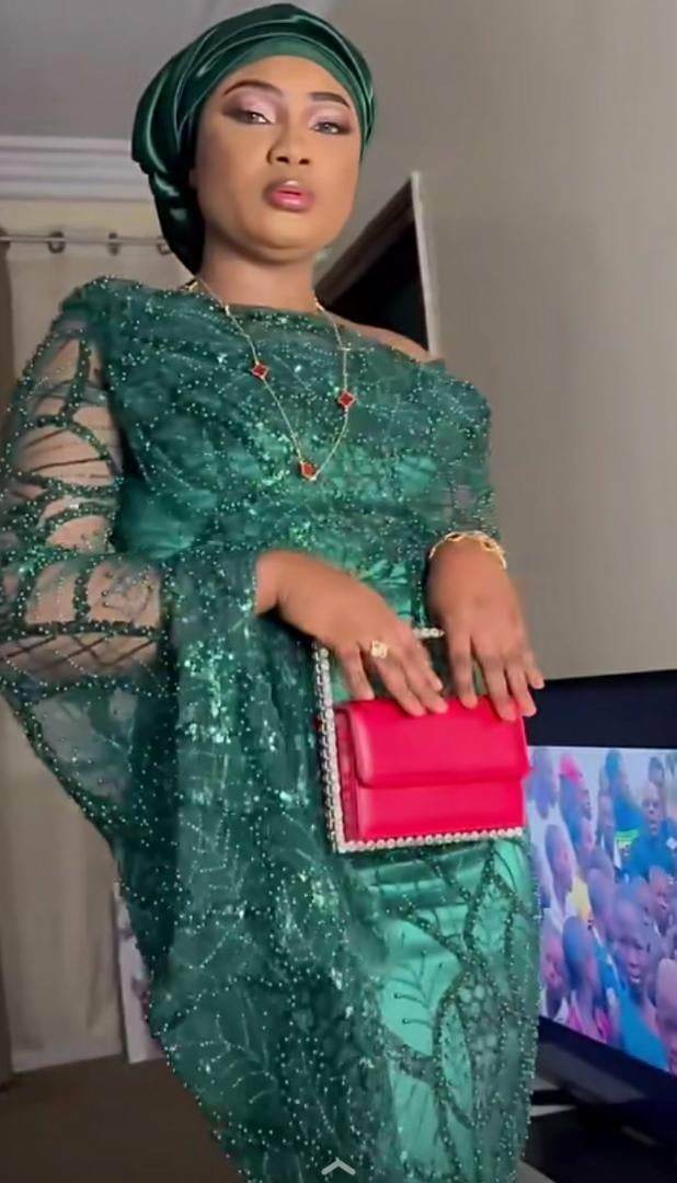 1er cliché de l’année, Mbayang  de la série « Infidèles » s’affiche en mode Hijab chic (photos)
