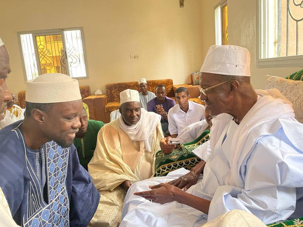 Madina Gounass : Ousmane Sonko accueilli par le Khalife Thierno Amadou Tidiane BA… (Photos)