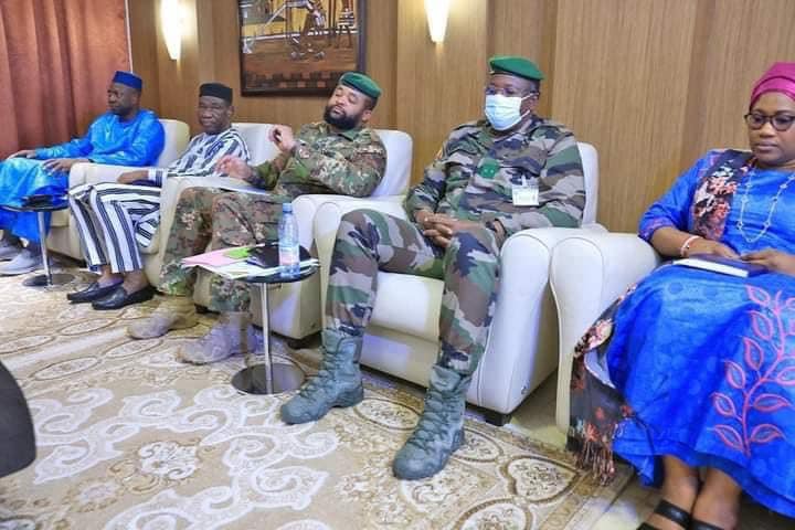 Mali : Le Khalife général de Médina Baye reçu par le Colonel Assimi GOÏTA (photos)