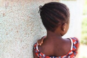 Guinée:  une fillette de 8 ans et tuée, son corps retrouvé  dans les toilettes