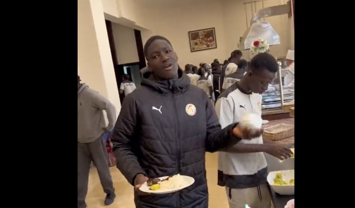 Les lionceaux jouent aujourd’hui contre le Nigeria, mais le repas du jour est préoccupant (vidéo)