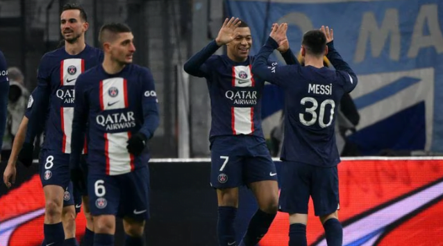 Foot – Stats: Messi inscrit son 700e but en club, Mbappé rejoint déjà Cavani !