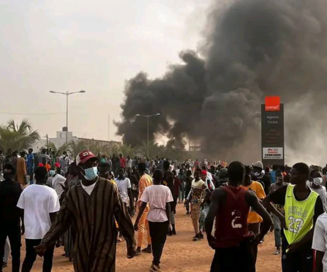Senchan & Total Energies incendiés à Mbacké : Arrêtez !!! Le Bien privé est inviolable !!!!