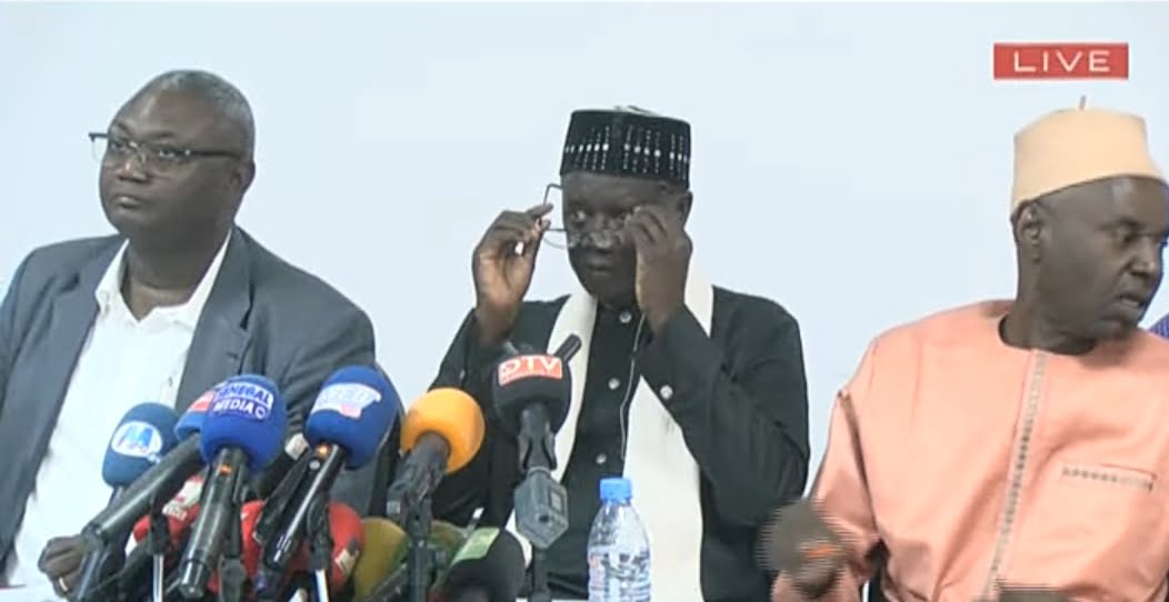 Direct – Suspendu de l’Ordre des avocats : Des partisans de Me Elhadji Diouf font face à la presse (Senego TV)