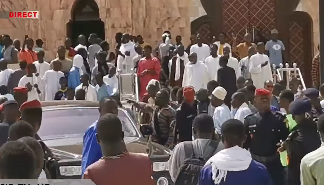 Direct : Ousmane Sonko à la grande mosquée Touba (Vidéo)