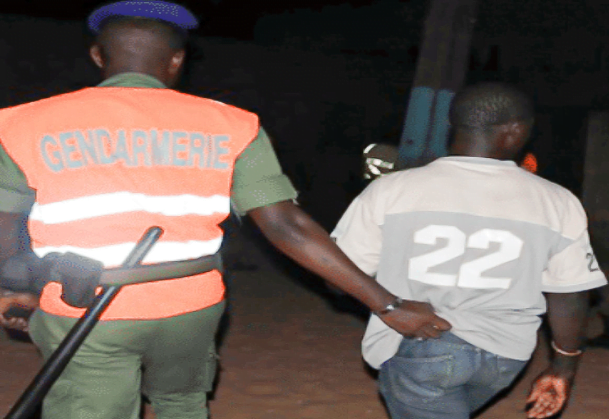 Deux jeunes volent le coffre-fort de leur Papa contenant 29 millions…