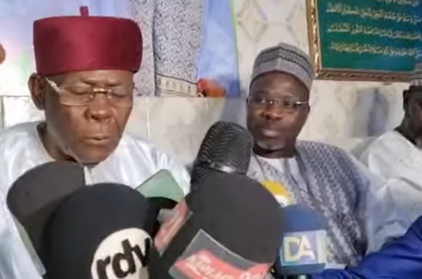 Le Khalife Cheikh Tidiane Niasse adoube Macky et déclare : « Gnoun Kilifeu Rék Lagnou Mana Andal… » (Vidéo)