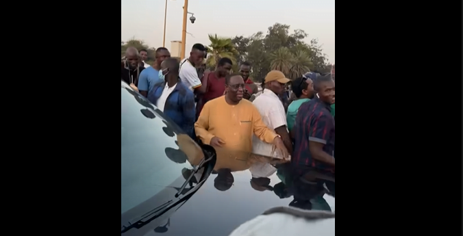 Ballade: Des Dakarois accueillent Macky, la Première dame et leur fils Amadou dans une folle ambiance (Vidéo)
