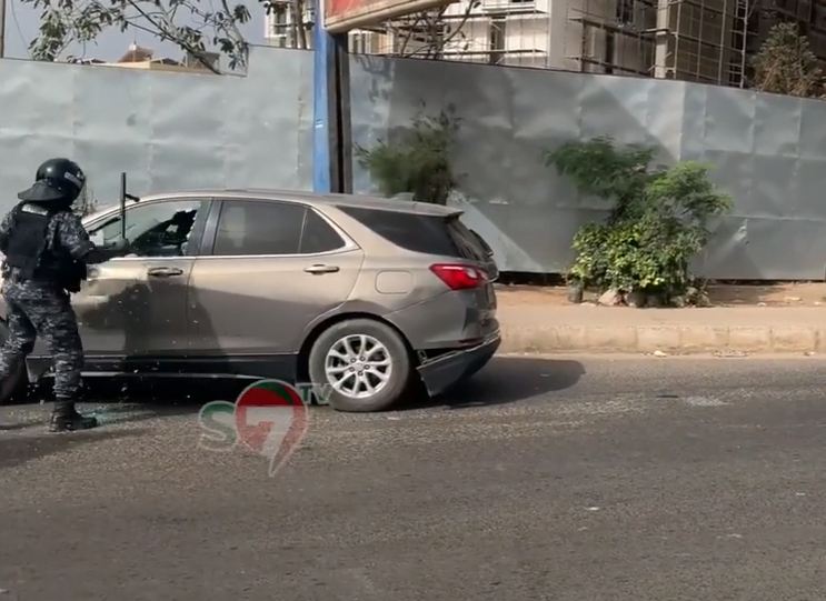 Mermoz : Un gendarme casse « sans raison » les vitres d&rsquo;un véhicule particulier (Vidéo)