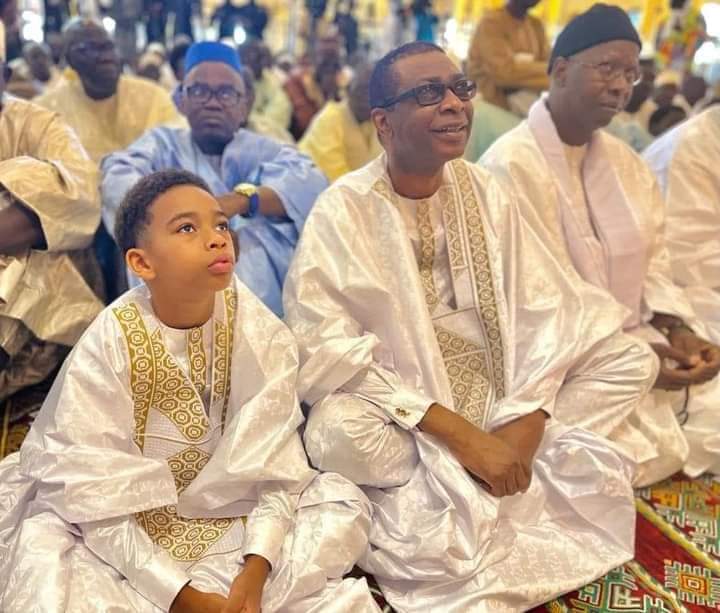 Youssou Ndour à la mosquée avec son fils Nelson (Photo)