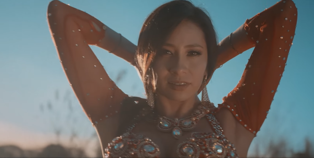 Découvrez « Loin D&rsquo;ici » avec Blacky CARAT (Vidéo Officielle)