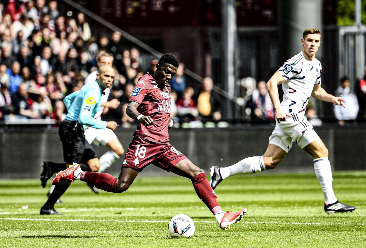 Ligue 1 – Metz: Le match XXL de Lamine Camara contre Saint Etienne (vidéos)