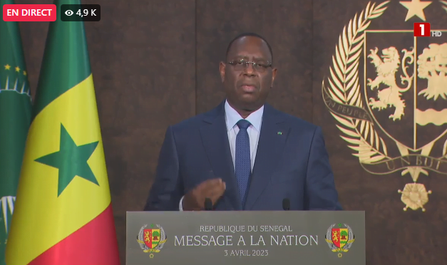 « Je viens d’avoir un long entretien téléphonique avec [..] Macky Sall » (Président d’un pays voisin)