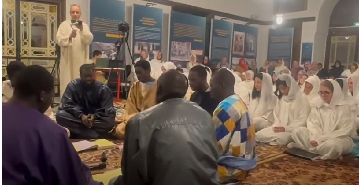 Prestation De Xassa d Des Mourides Invit s La Grande Mosqu e De 