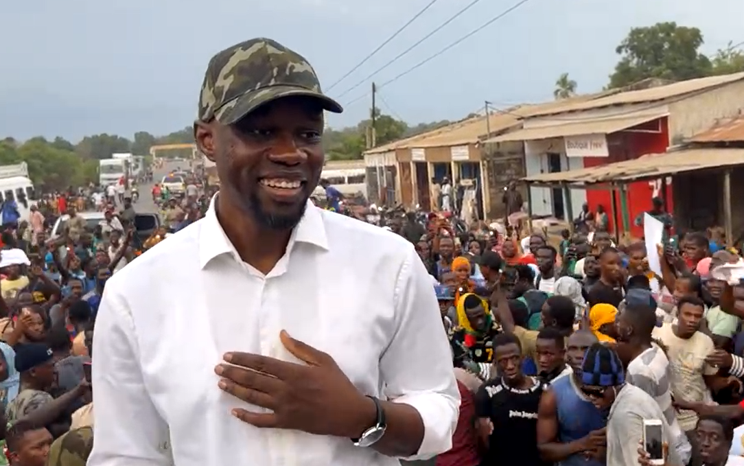 Kolda : Les forces de l’ordre « sauvent » le cortège de Sonko d’un assaut des jeunes de Bby