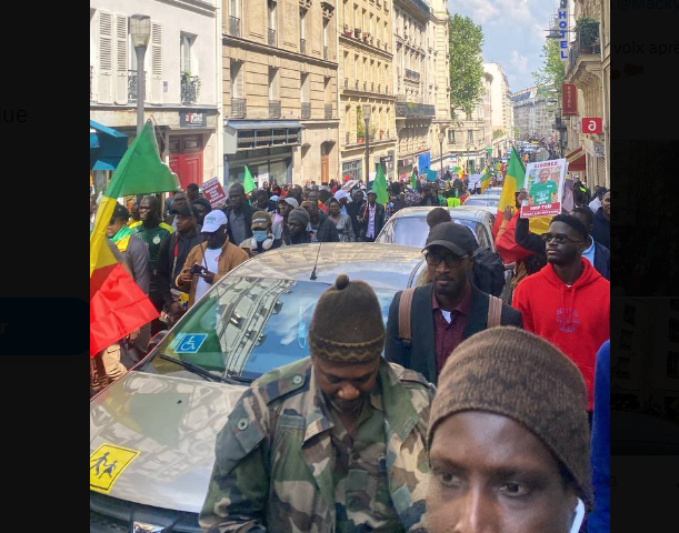 Marche pacifique à Paris : Des Sénégalais élèvent leurs voix contre Macky Sall (vidéo)
