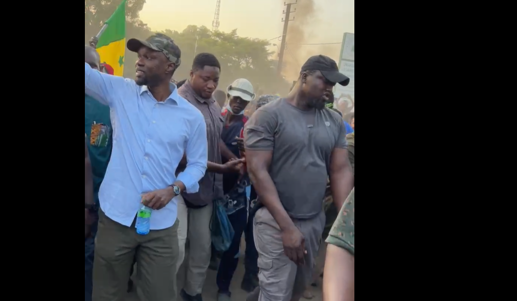 Revivez la toute première sortie de Ousmane Sonko depuis son retranchement à Ziguinchor (Vidéo)