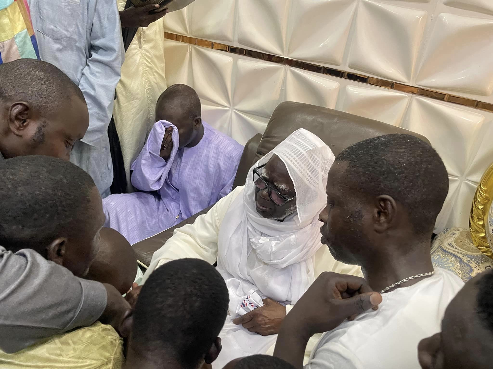 Cours en ligne : Le collectif des Amicales de l’Ucad chez Serigne Mountakha Mbacké