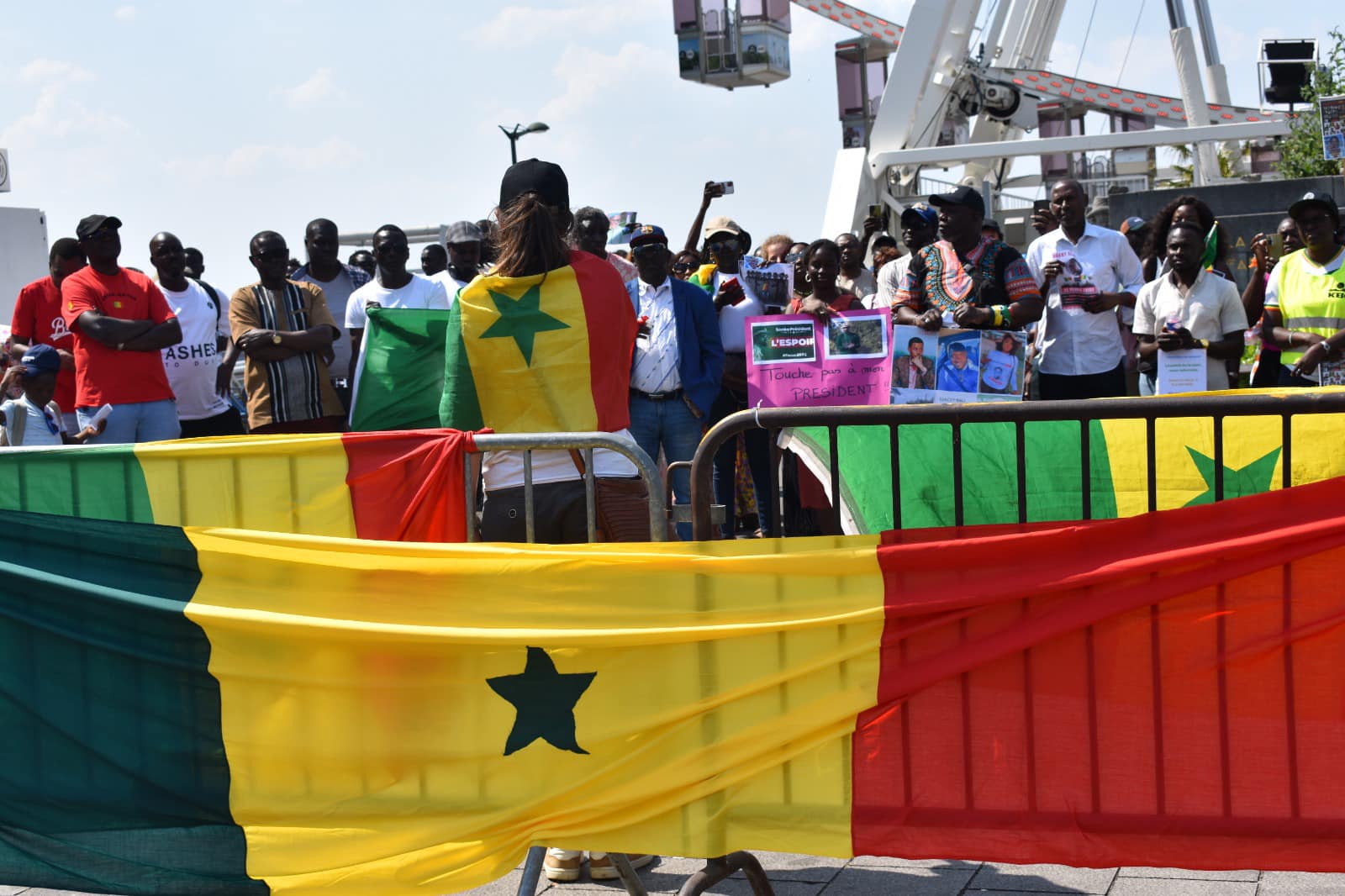 En images, la mobilisation des Sénégalais de la Belgique devant le palais de justice de Bruxelles