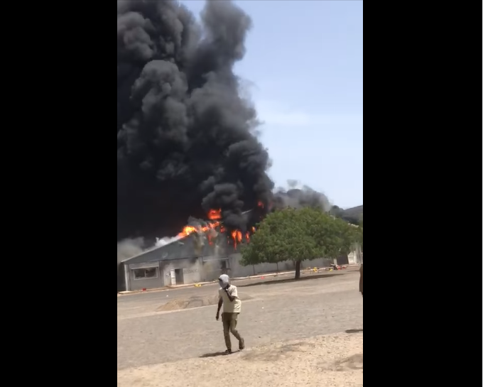 Ucad : Le chapiteau de la Faculté de Droit incendié. Regardez !
