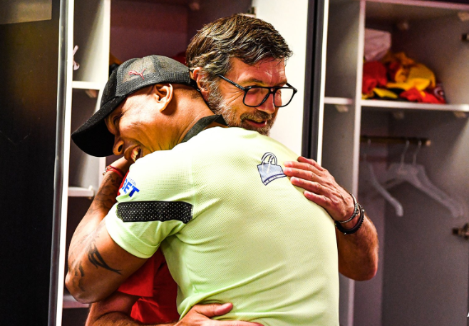 Match des héros : El Hadji Diouf revient à Lens en tant que légende (Images)
