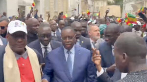 Macky Sall accueilli par une marée de militants à Paris (Vidéo)