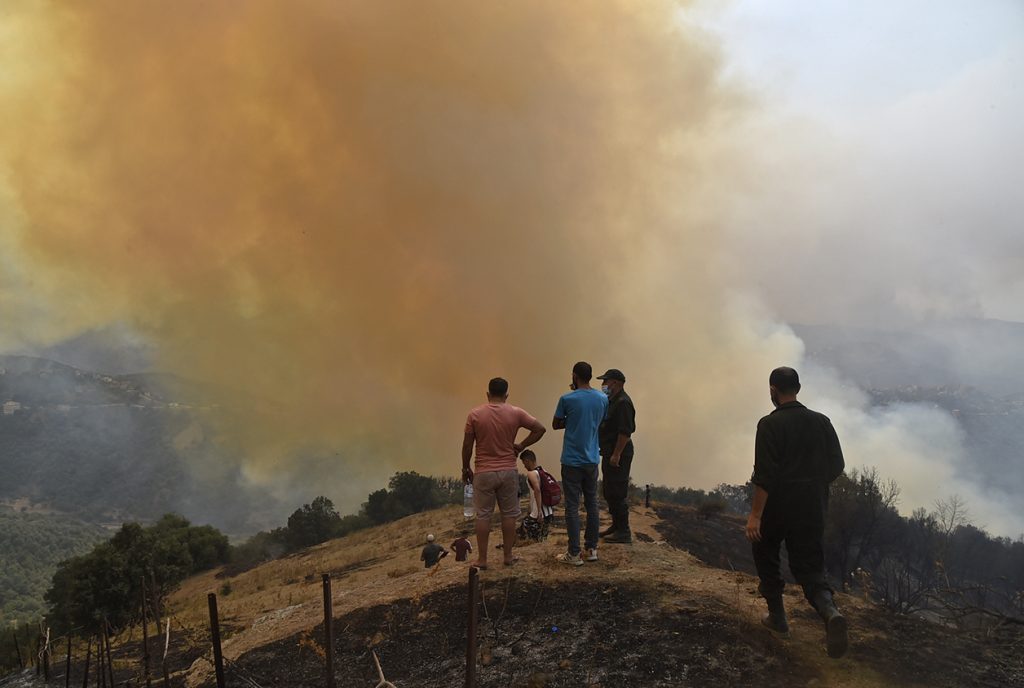 Algérie : 34 personnes dont 10 militaires meurent dans de violents incendies