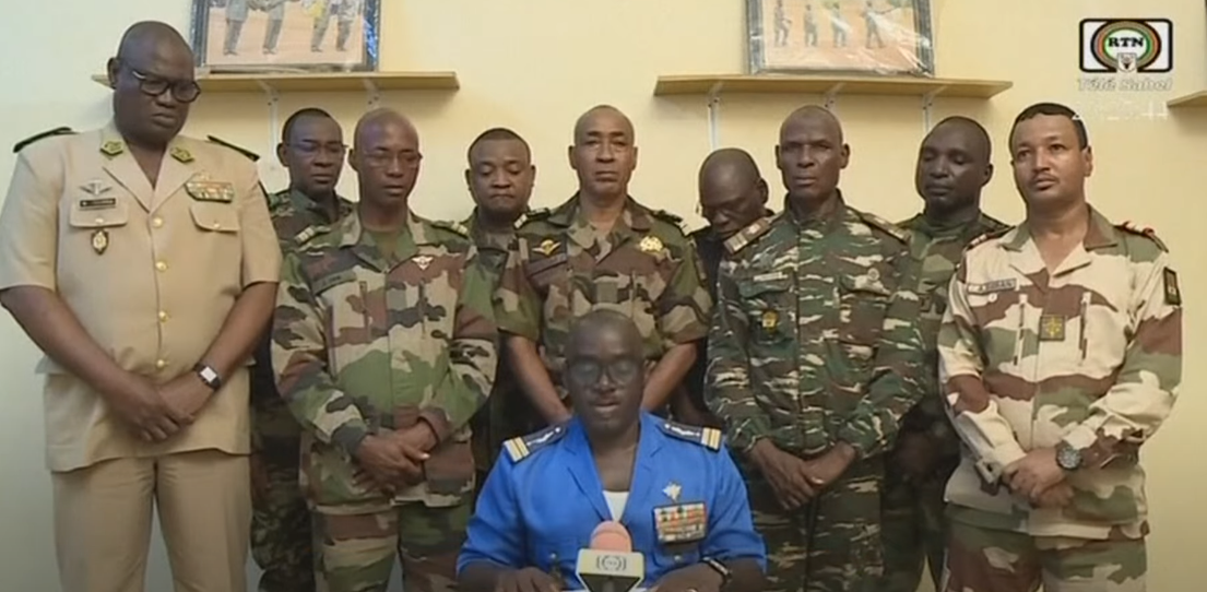 Annonce à la télévision nationale nigérienne de la prise du pouvoir par l’armée