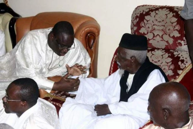3e mandat : Macky Sall rattrapé par son serment devant le Khalife Serigne Sidy Moukhtar. Regardez !