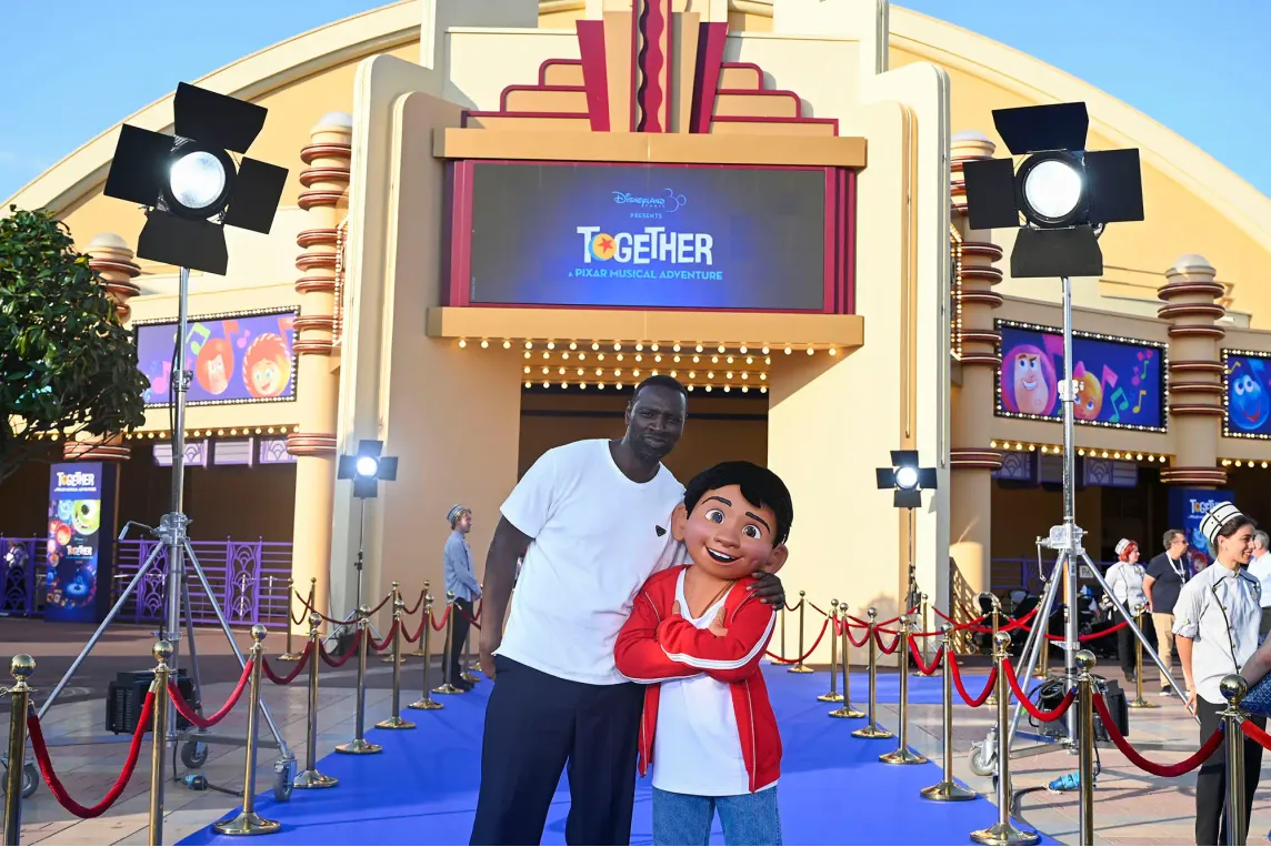 Omar Sy : Pour découvrir le nouveau spectacle de Disneyland Paris… (photos)