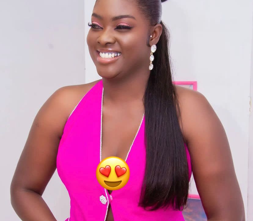 Sabel Dieng brille en rose, se!n au vent, sourire ravageur (photos)