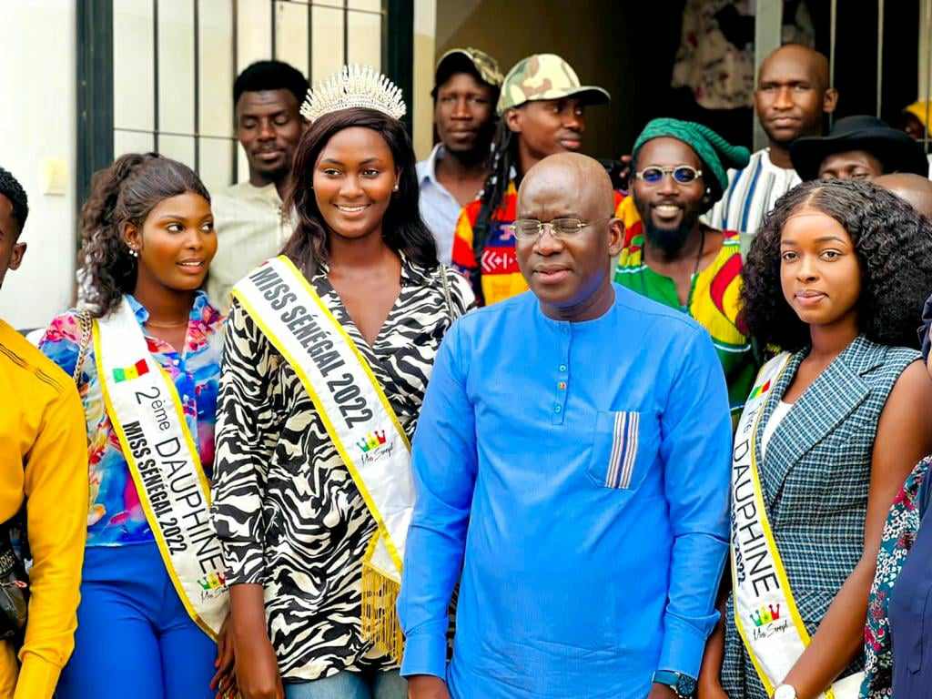 Iphone14, bourses d’études, le ministre de la cultures gâte les Miss et annonce une bonne nouvelle (Photos)