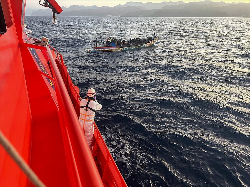 Espagne: La marine sauve 103 migrants à bord d’une pirogue sénégalaise