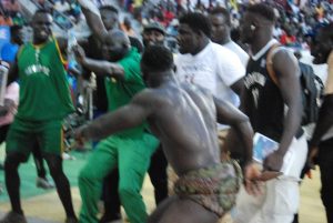 (2) Photos: Un parcours atypique célébré : 25 ans d