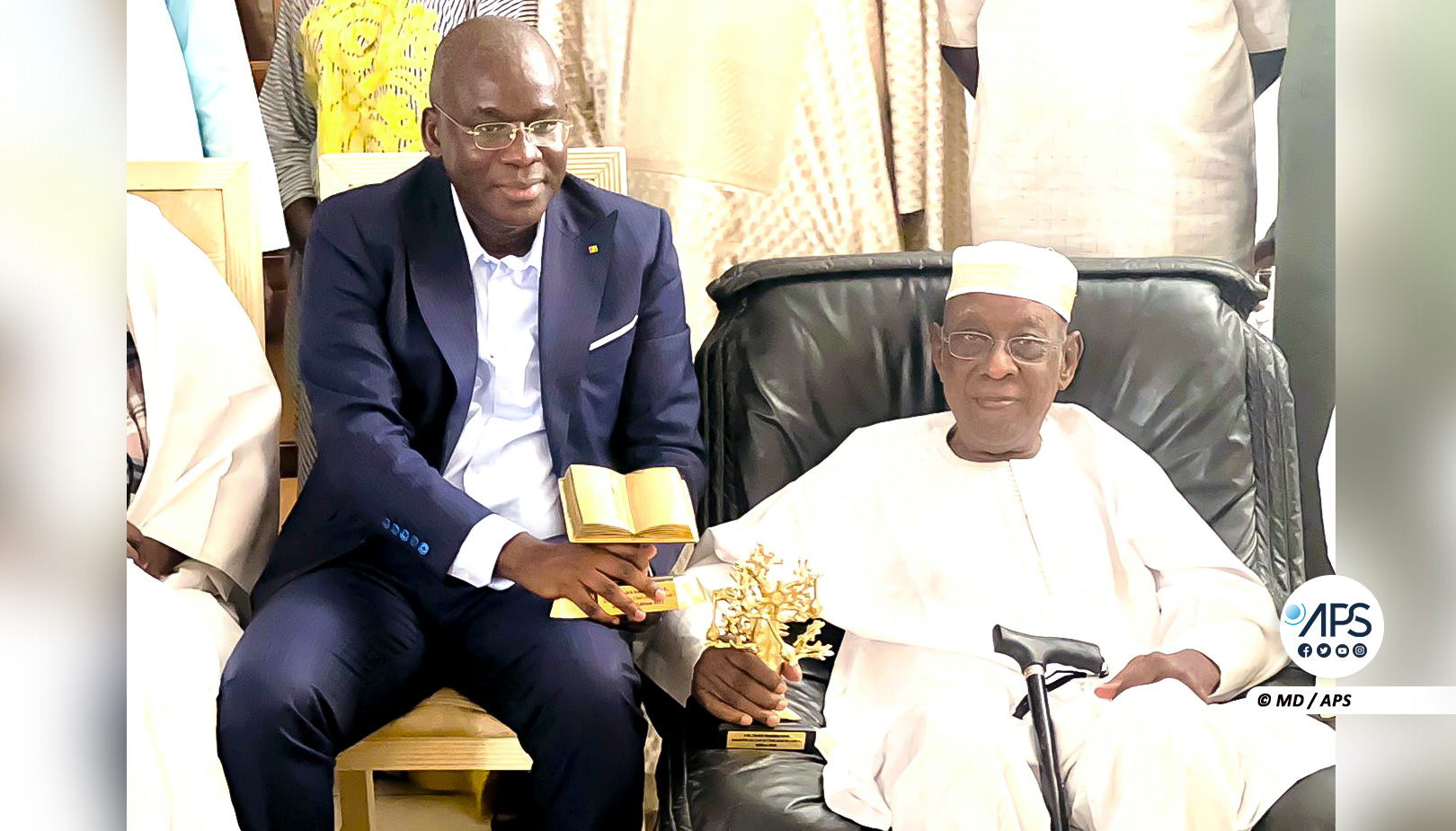 (3) Photos : Au coeur de la remise du ‘Grand Prix du Chef de l’Etat pour les lettres’ à Cheikh Hamidou Kane