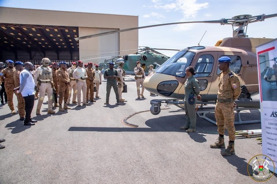 Burkina Faso : Visite du chef suprême des armées à la Base aérienne 511 et annonce de la création d&rsquo;une école d&rsquo;aviation