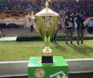 Finale de la Coupe du Sénégal 2023 : le Premier Ministre Amadou Bâ remet le trophée à la Fédération de Football