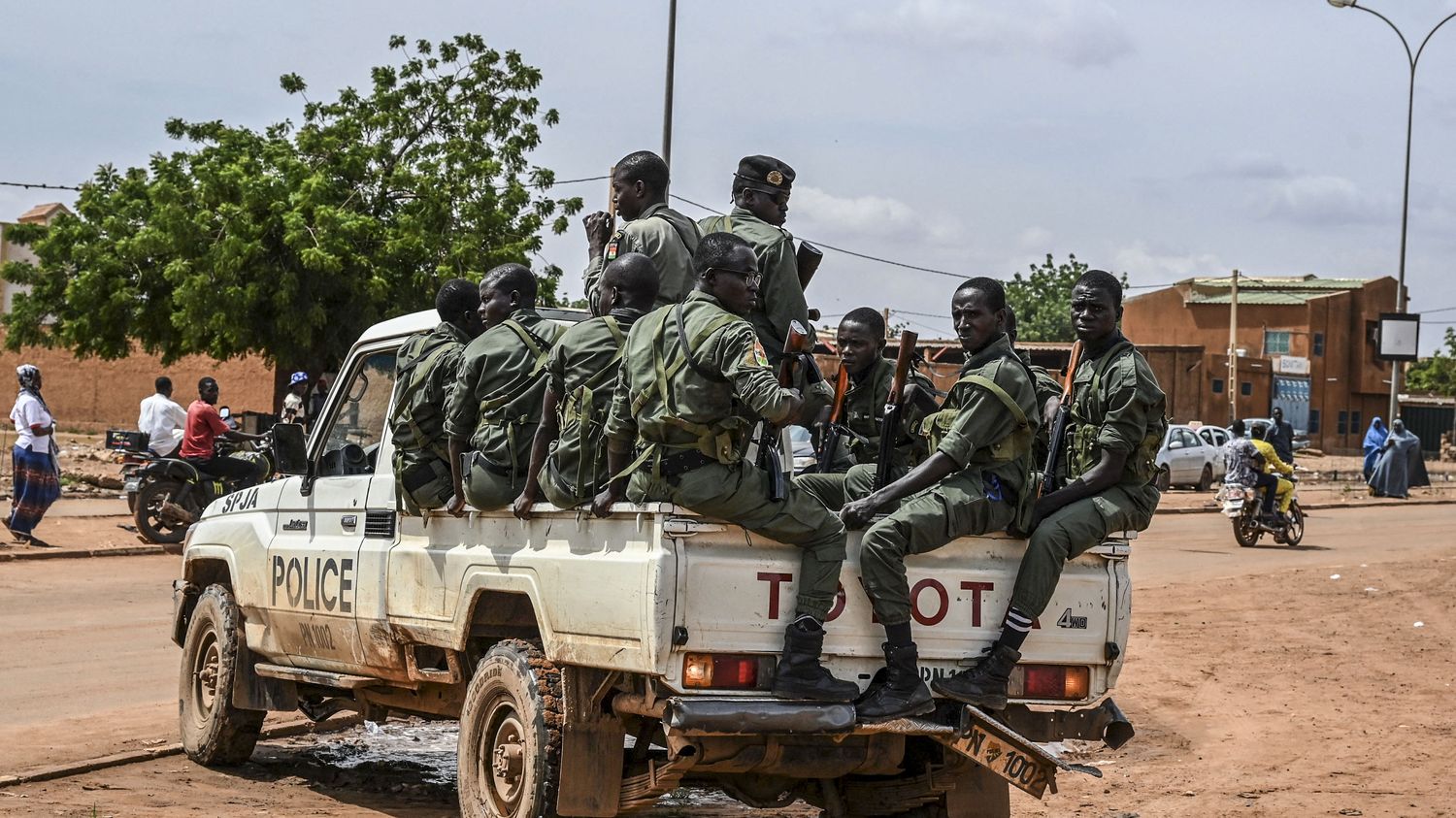 L’Union européenne soutient l’ambassadeur de France au Niger face aux militaires putschistes