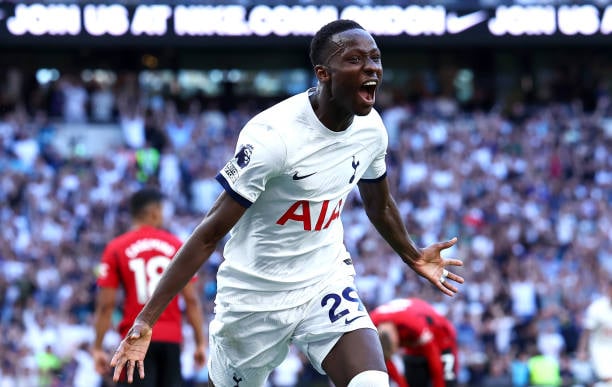 Tottenham: Ange Postecoglu encense Pape Matar Sarr et parle de ses qualités