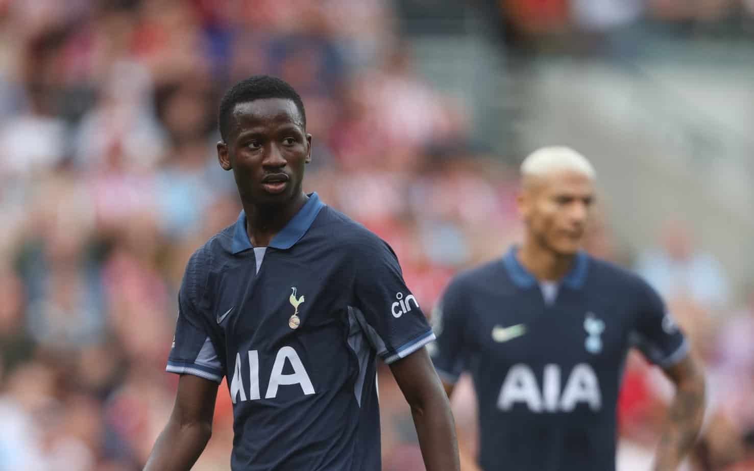 Pape Matar Sarr titulaire avec Tottenham pour le match contre Manchester United