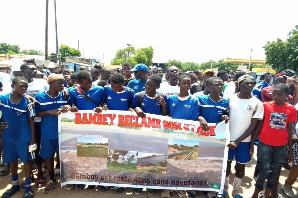 Photo: Marche des jeunes de Bambey pour demander l