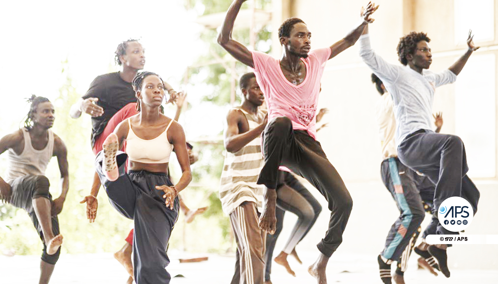 Un voyage rythmé dans le sable : L’École des Sables annonce un stage de danse Sabar