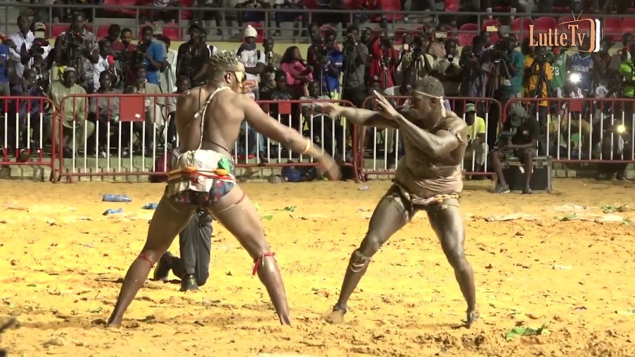 Vidéo – Dame Sène et Mod’Dia s’affrontent dans un combat technique et passionnant