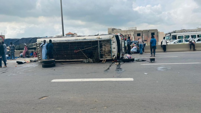 Pikine, Technopole: Un car se renverse faisant 30 blessés dont 4 cas graves