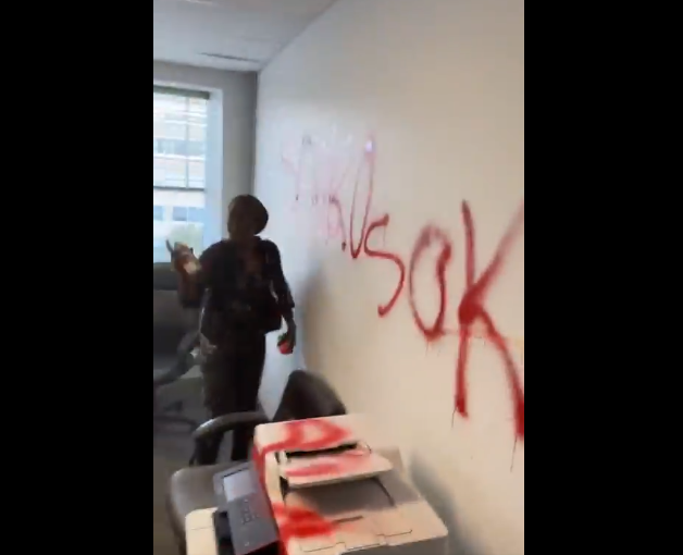 Sonko en prison : L’ambassade du Sénégal au Canada à Ottawa vandalisé (Vidéo)