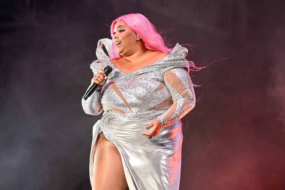 La chanteuse Lizzo accusée de harcèlement sexuel…